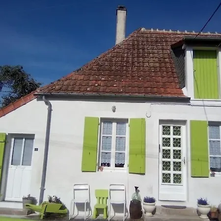 Maison Face A L'Etang Précy Exterior foto