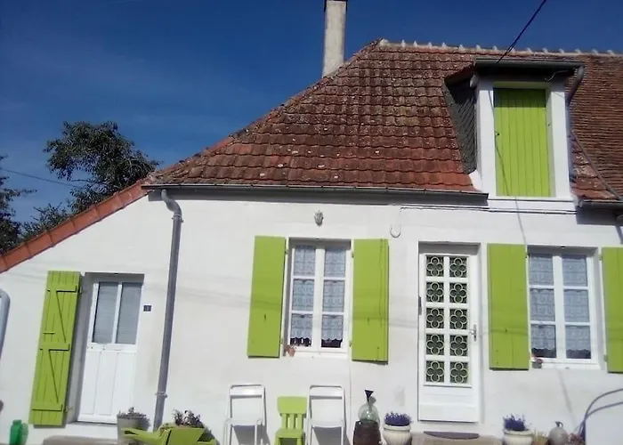 Maison Face A L\'Etang