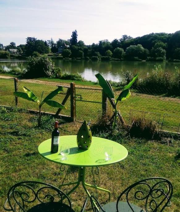 Maison Face A L'etang